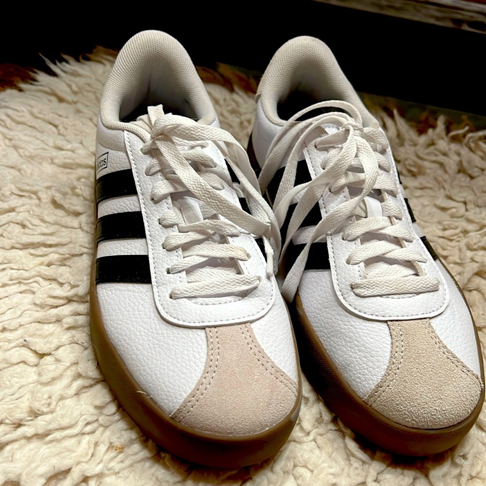 Adidas retro sneakers 7.5